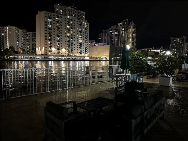 1000 Parkview Dr # 1025, Hallandale Beach FL 33009