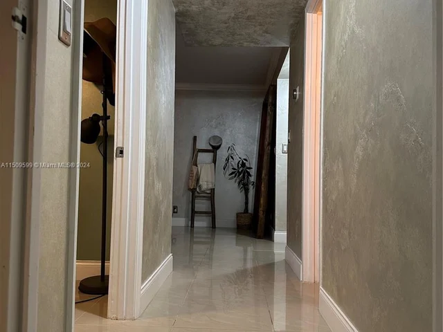 1000 Parkview Dr # 1025, Hallandale Beach FL 33009