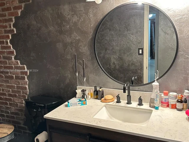 1000 Parkview Dr # 1025, Hallandale Beach FL 33009