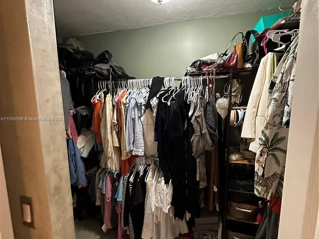 1000 Parkview Dr # 1025, Hallandale Beach FL 33009