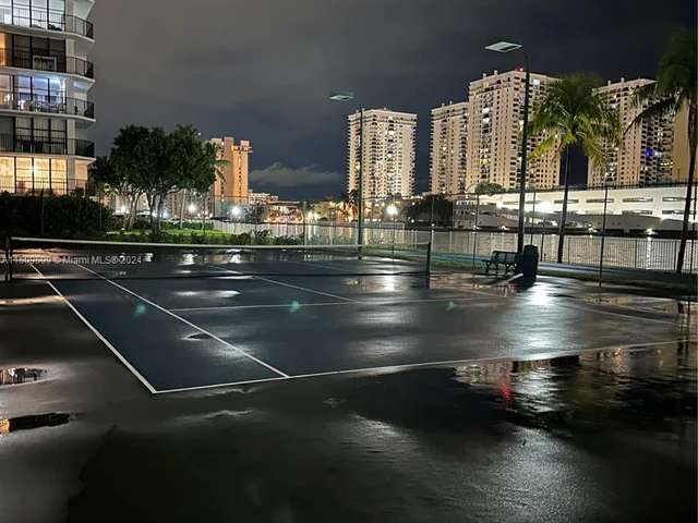 1000 Parkview Dr # 1025, Hallandale Beach FL 33009