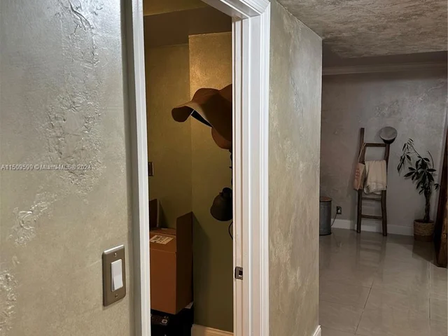 1000 Parkview Dr # 1025, Hallandale Beach FL 33009