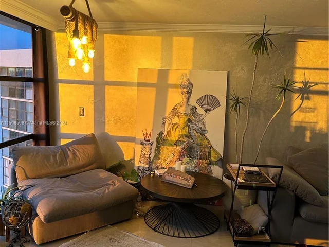 1000 Parkview Dr # 1025, Hallandale Beach FL 33009