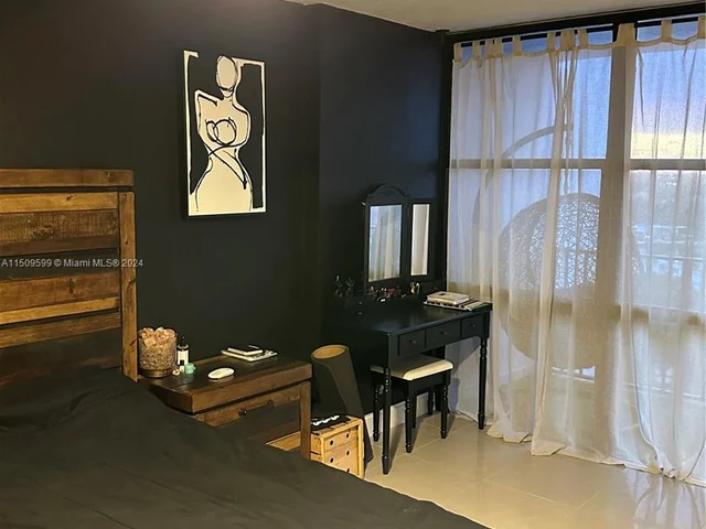 1000 Parkview Dr # 1025, Hallandale Beach FL 33009