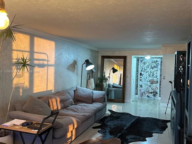 1000 Parkview Dr # 1025, Hallandale Beach FL 33009