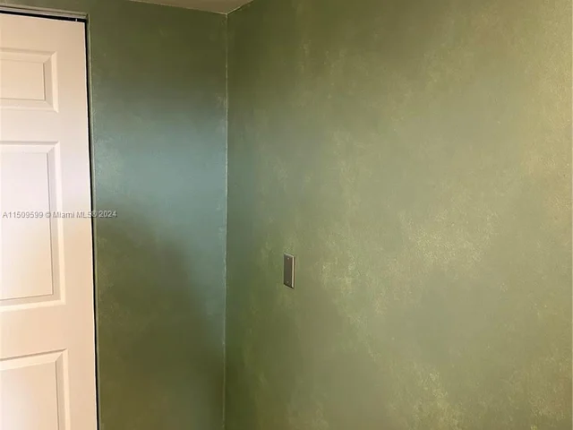 1000 Parkview Dr # 1025, Hallandale Beach FL 33009