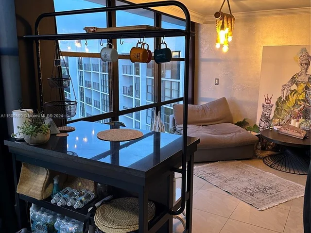 1000 Parkview Dr # 1025, Hallandale Beach FL 33009