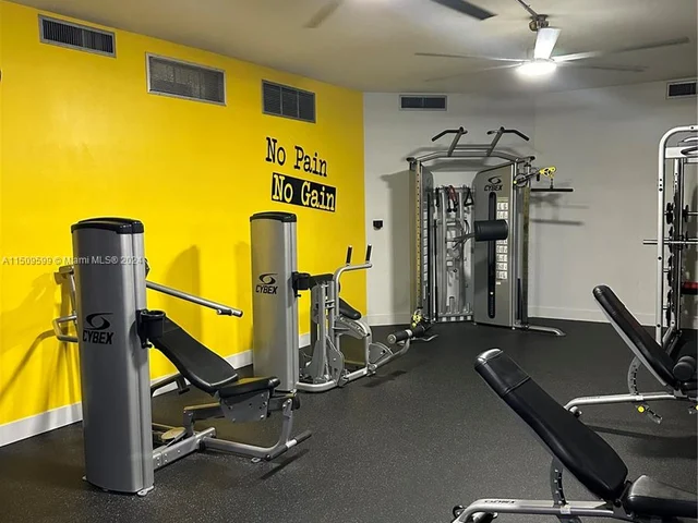 1000 Parkview Dr # 1025, Hallandale Beach FL 33009