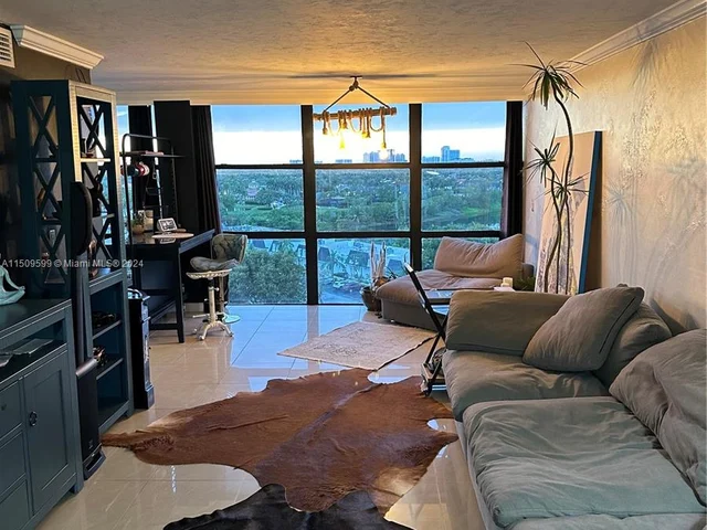 1000 Parkview Dr # 1025, Hallandale Beach FL 33009