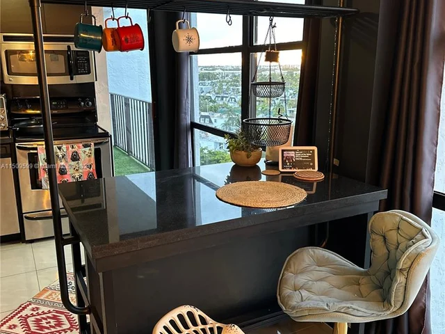 1000 Parkview Dr # 1025, Hallandale Beach FL 33009