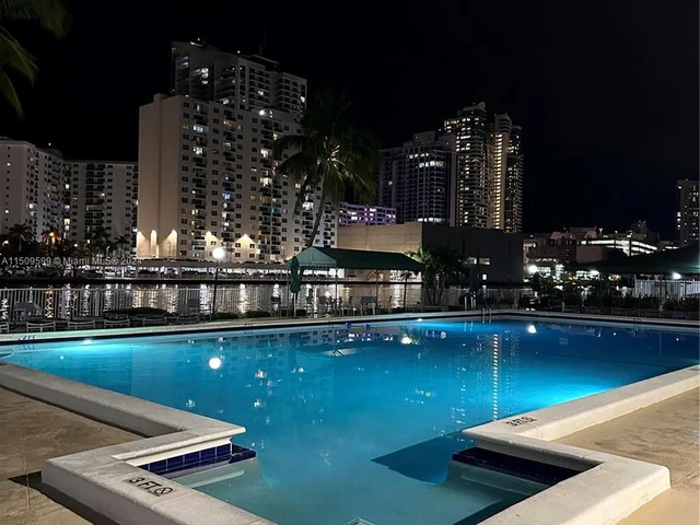 1000 Parkview Dr # 1025, Hallandale Beach FL 33009