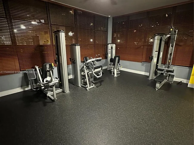 1000 Parkview Dr # 1025, Hallandale Beach FL 33009