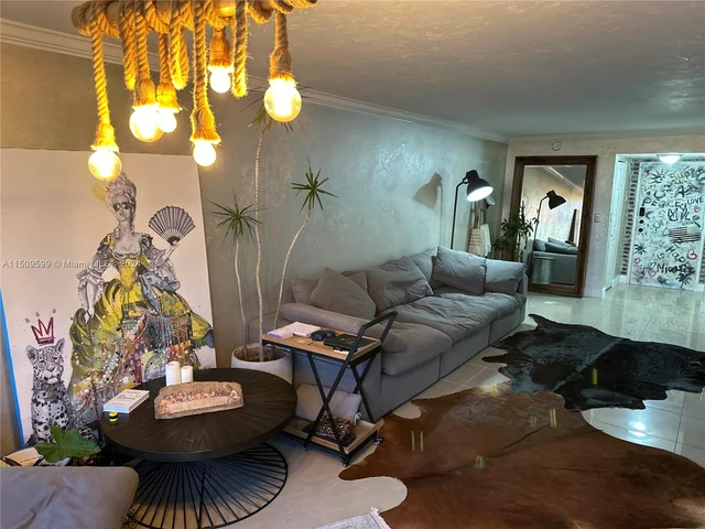 1000 Parkview Dr # 1025, Hallandale Beach FL 33009