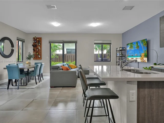 405 SW 91st Pl, Miami FL 33174