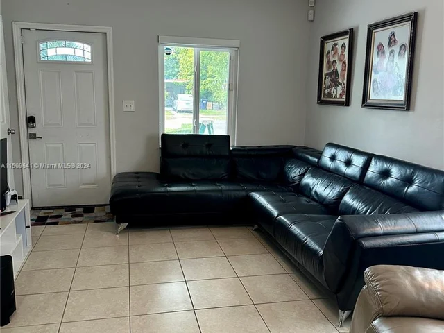 14901 Polk St, Miami FL 33176