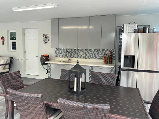 14901 Polk St, Miami FL 33176