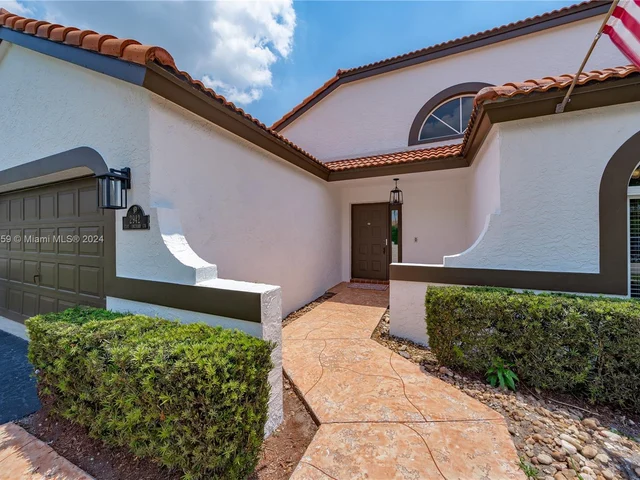 2942 E Orchard Cir, Davie FL 33328