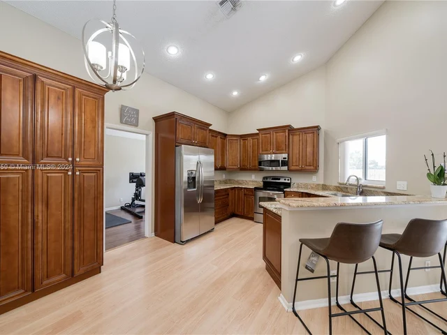 2942 E Orchard Cir, Davie FL 33328