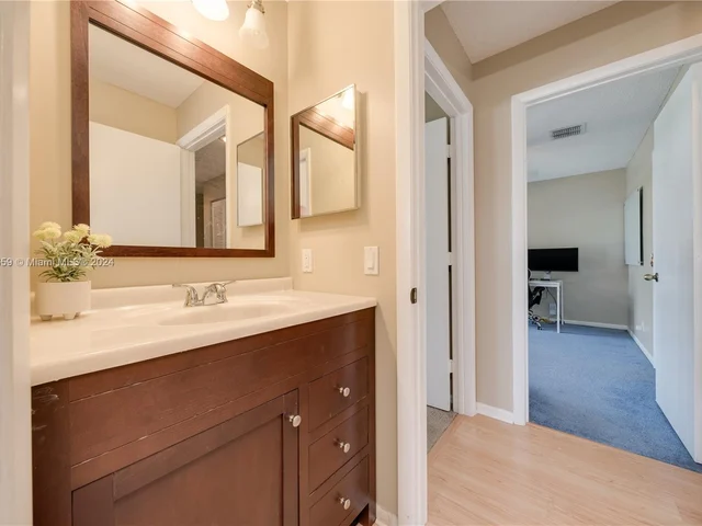 2942 E Orchard Cir, Davie FL 33328