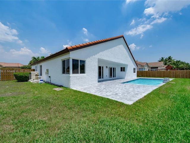 2942 E Orchard Cir, Davie FL 33328