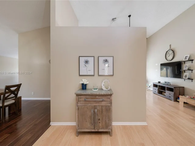 2942 E Orchard Cir, Davie FL 33328