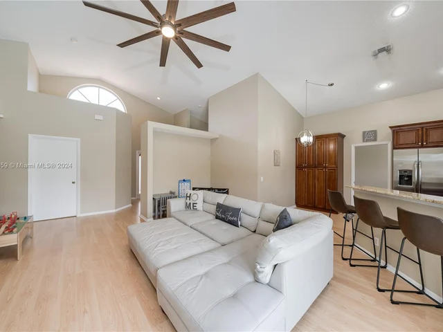 2942 E Orchard Cir, Davie FL 33328