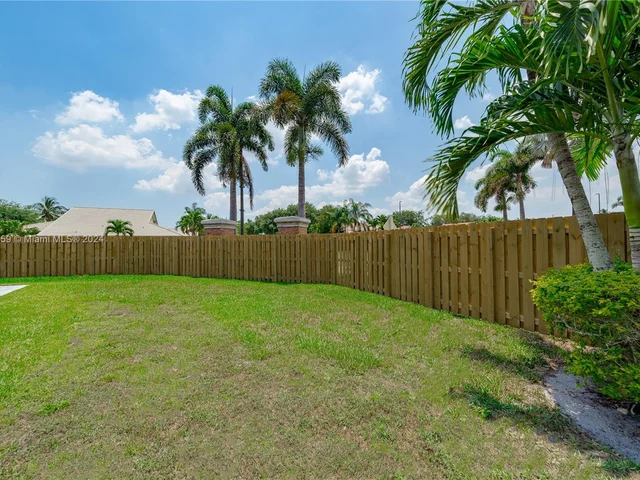 2942 E Orchard Cir, Davie FL 33328
