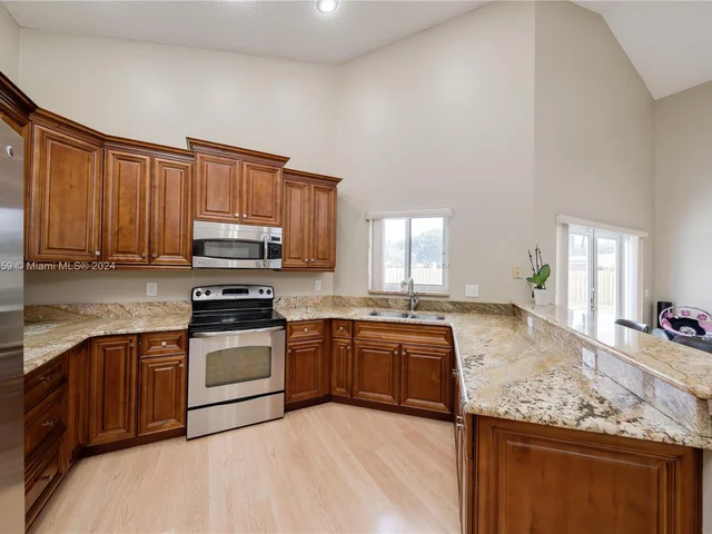 2942 E Orchard Cir, Davie FL 33328