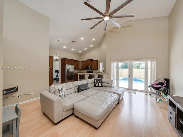 2942 E Orchard Cir, Davie FL 33328