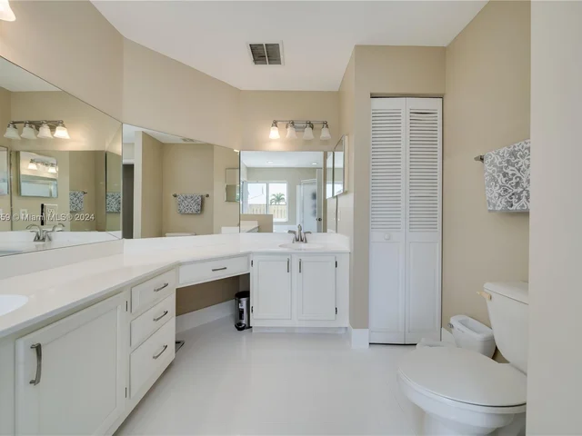 2942 E Orchard Cir, Davie FL 33328