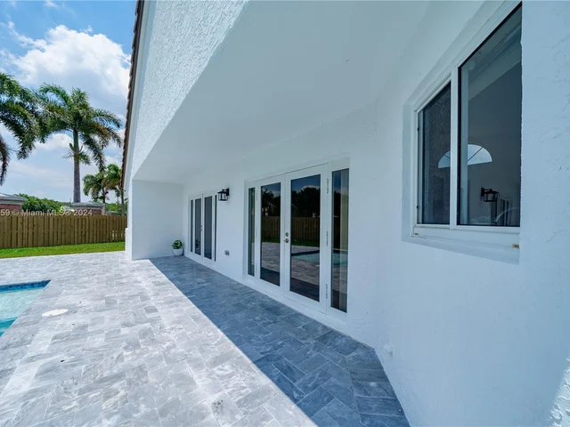 2942 E Orchard Cir, Davie FL 33328