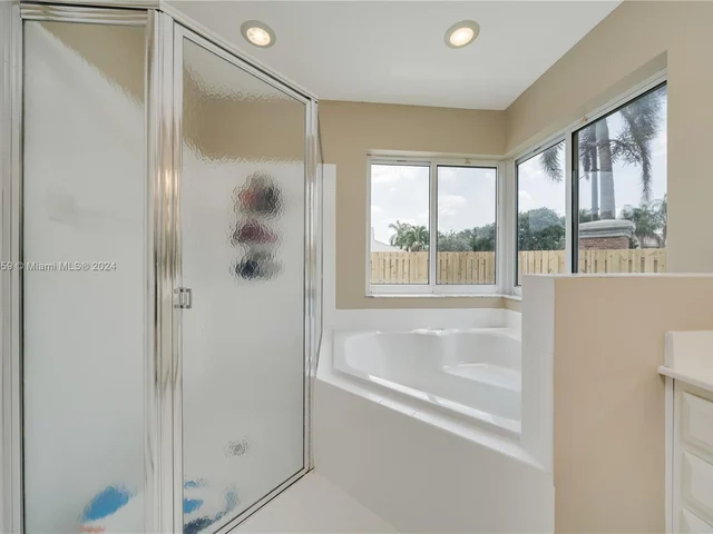 2942 E Orchard Cir, Davie FL 33328