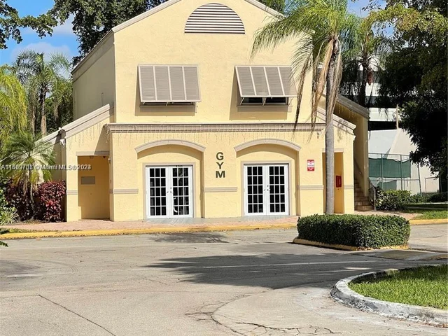 8290 Lake Dr # 414, Doral FL 33166