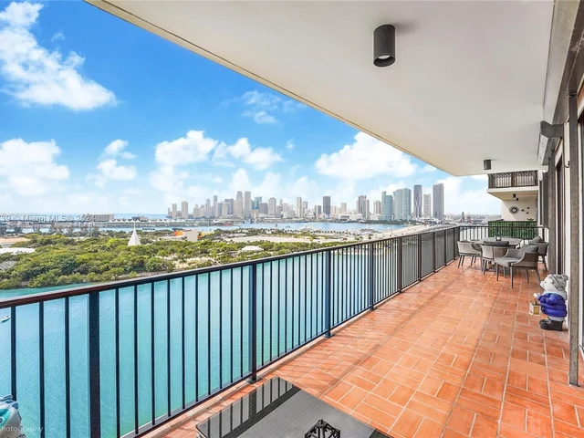 1000 Venetian Way # 1703, Miami Beach FL 33139