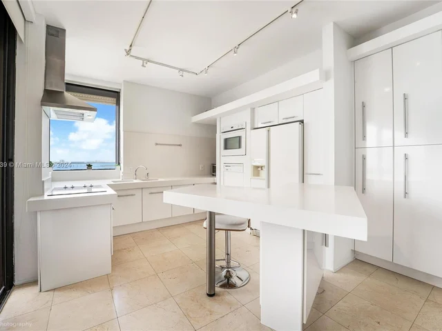 1000 Venetian Way # 1703, Miami Beach FL 33139