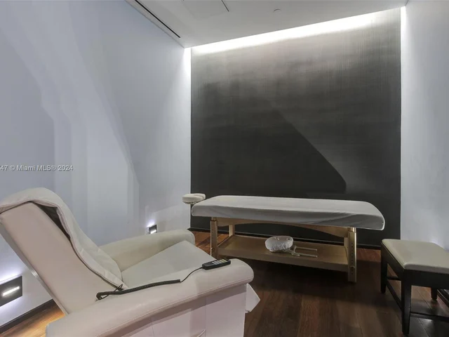 1800 S Ocean Dr # 810, Hallandale Beach FL 33009