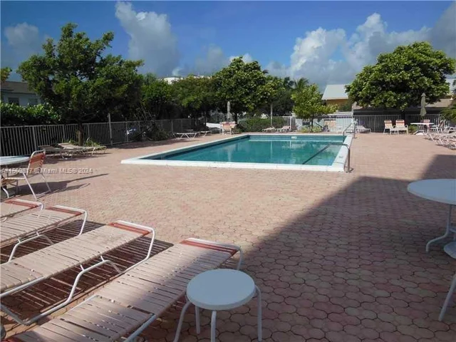 1009 N Ocean Blvd # 605, Pompano Beach FL 33062