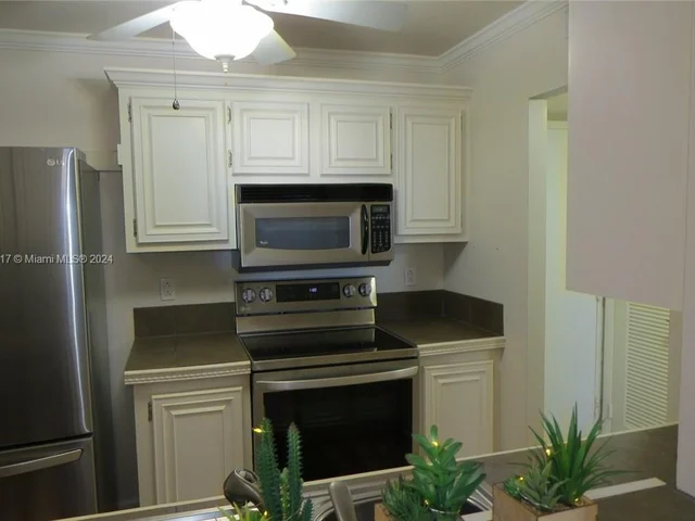 1009 N Ocean Blvd # 605, Pompano Beach FL 33062