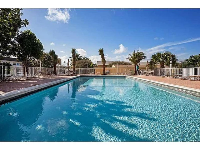 1009 N Ocean Blvd # 605, Pompano Beach FL 33062