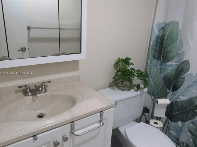 1009 N Ocean Blvd # 605, Pompano Beach FL 33062