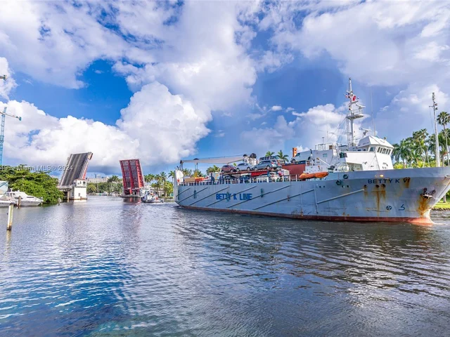 1740 NW N River Dr # 125, Miami FL 33125