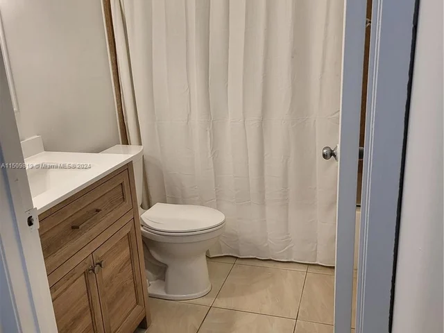 1740 NW N River Dr # 125, Miami FL 33125