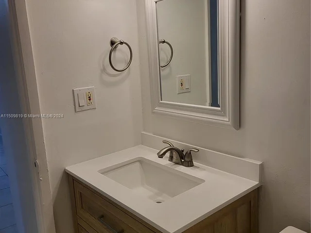 1740 NW N River Dr # 125, Miami FL 33125