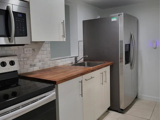 1740 NW N River Dr # 125, Miami FL 33125