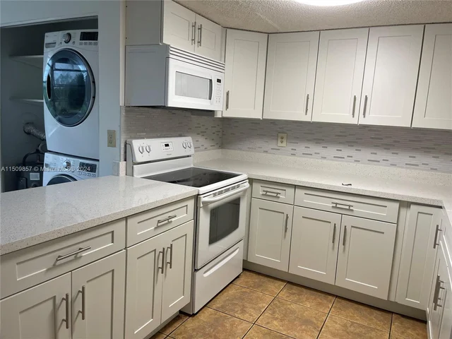 1931 Sabal Palm Dr # 401, Davie FL 33324