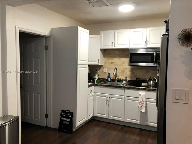 3085 SW 19th St, Miami FL 33145