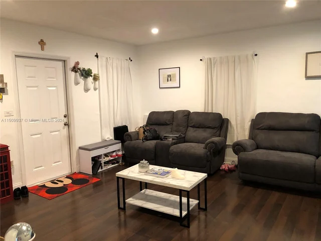 3085 SW 19th St, Miami FL 33145