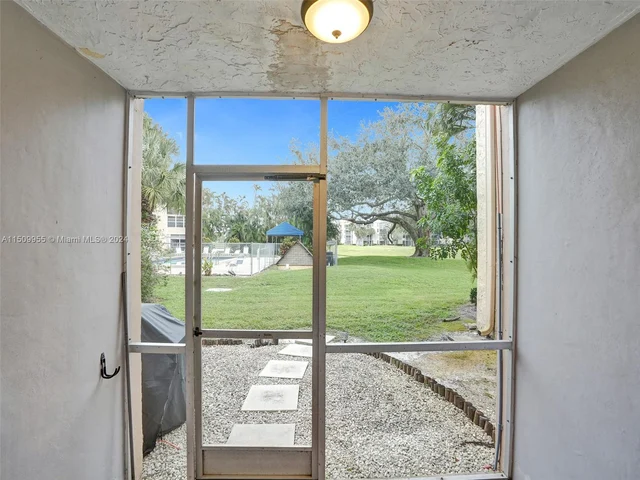 9441 Live Oak Pl # 103, Davie FL 33324