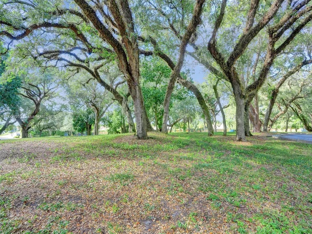 9441 Live Oak Pl # 103, Davie FL 33324