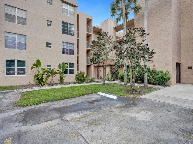 9441 Live Oak Pl # 103, Davie FL 33324